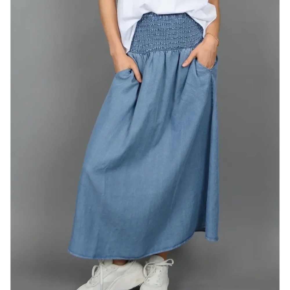Rd Style Suzanne Chambray Tencil Smocked Waistband Pocket Skirt - Picture 2 of 5